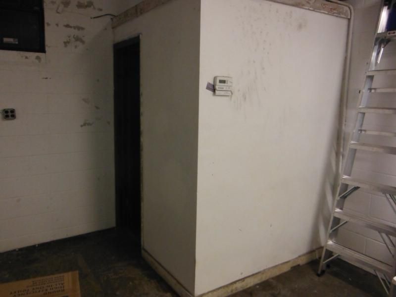 bathroomexteriorbefore_800x600_zps667459a2.jpg
