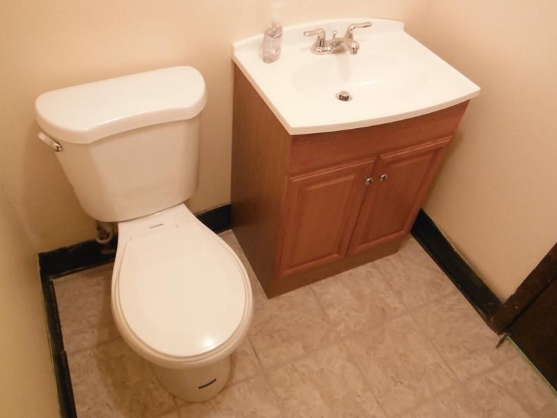 bathroomnewfloor1_800x600_zpscc3693f0.jpg