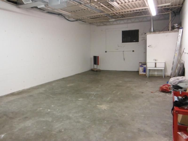 emptyshop1_800x600_zps43b513f3.jpg