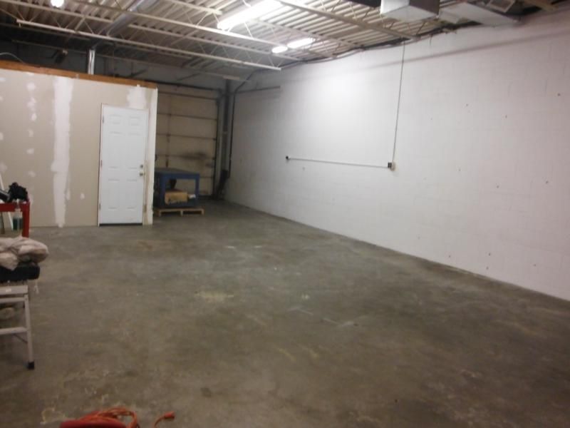 emptyshop3_800x600_zps4a01def0.jpg
