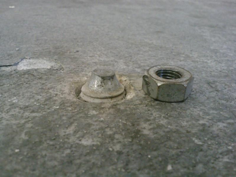 floorboltbeforegrindinge_800x600_zps8a60c5a0.jpg