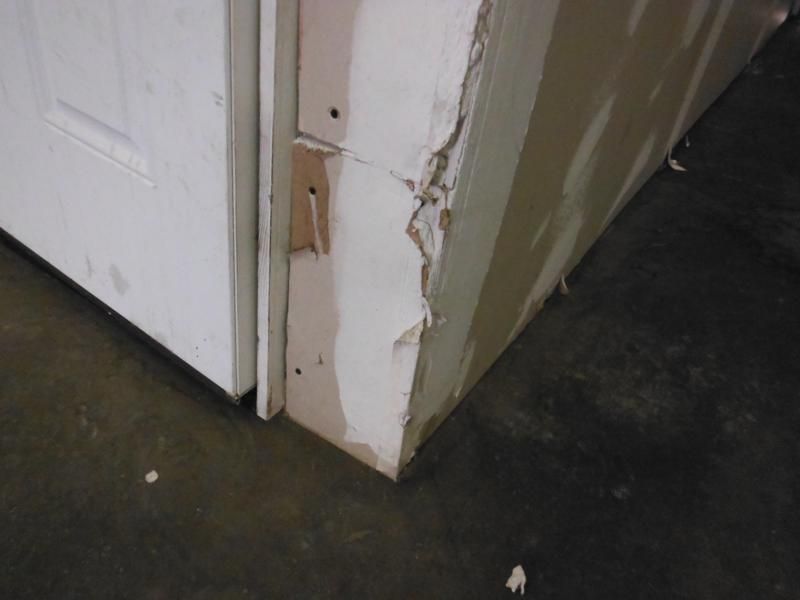 officecornerbefore_800x600_zps806a282f.jpg