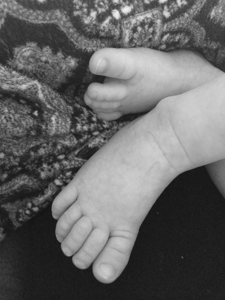 tiny toes