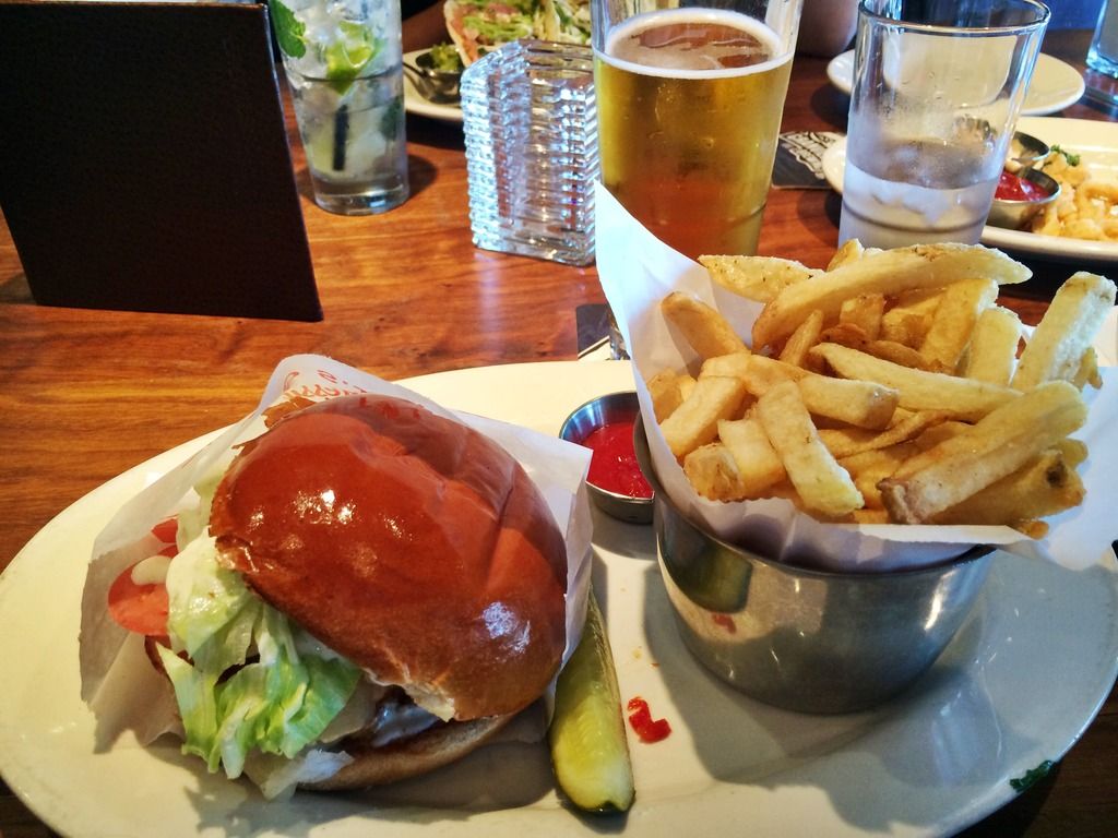 Crispy Chicken Burger @ Browns Socialhouse